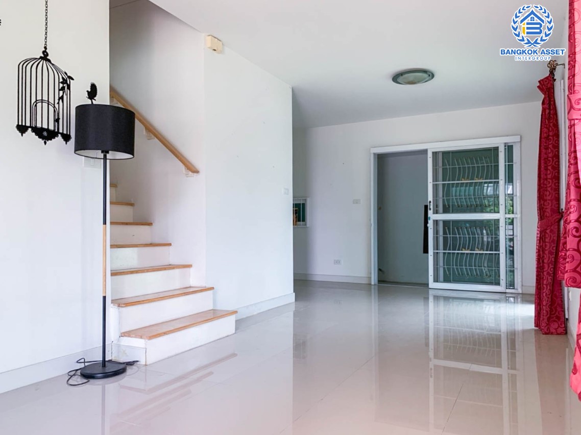 *****ทาวน์เฮ้าส์มือสอง นนทบุรี ม.พลีโน่ ปิ่นเกล้า-วงแหวน หลังมุม! บนเนื้อที่กว้างเกือบ 25 ตร.ว. พร้อมฟังก์ชัน 3 ห้องนอน 2 ห้องน้ำ 1 ที่จอดรถ สภาพภายในสวยเหมือนมืองหนึ่ง พร้อมเข้าอยู่ ตั้งบนทำเลเดินทางสะดวก เชื่อมต่อถนนกาญจนาภิเษก, ถนนนครอินทร์, ถนนบรมราชชนนี ฯลฯ ใกล้ทางด่วน "ศรีรัช" จองเลย!